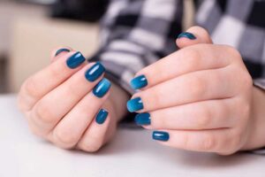 Wielobarwny manicure - proste techniki i triki